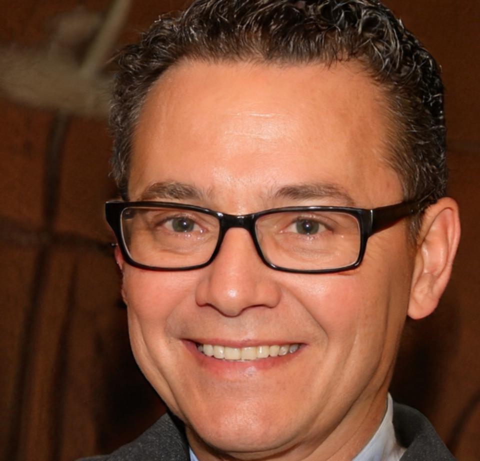 Portrait of financial educator Darren Whitlock